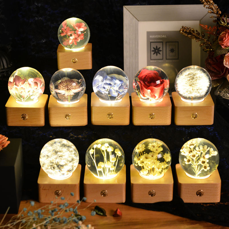 Factory Wholesale New Trend Crystal Ball Plant Real Immortal Flower Resin Decorative Ornament Night Light for Preserved Flower Gift