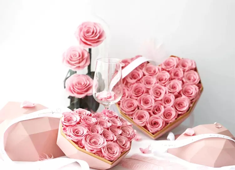 Luxury Heart Shape Gift Rose Box Love Shape Preserved Rose Box for Wife Girlfriend Valentines Day Birthday Christmas Gift